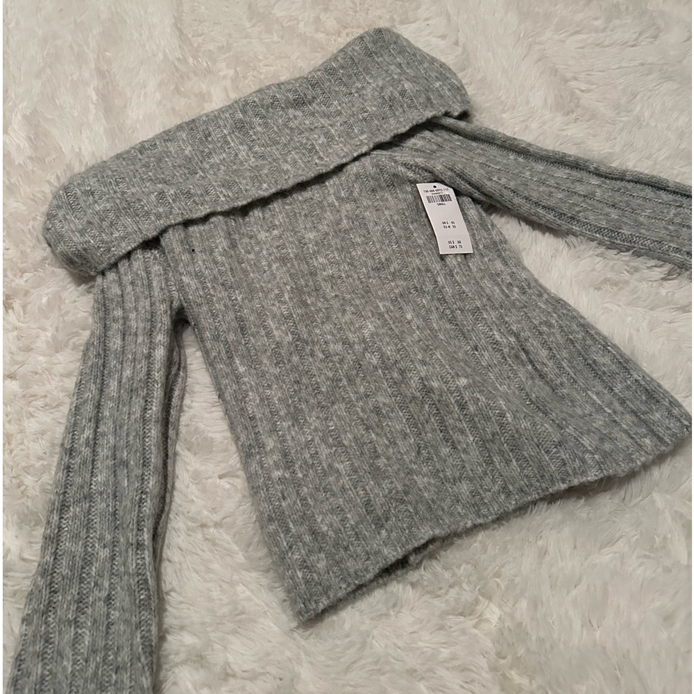 Off the shoulder grey abercrombie top